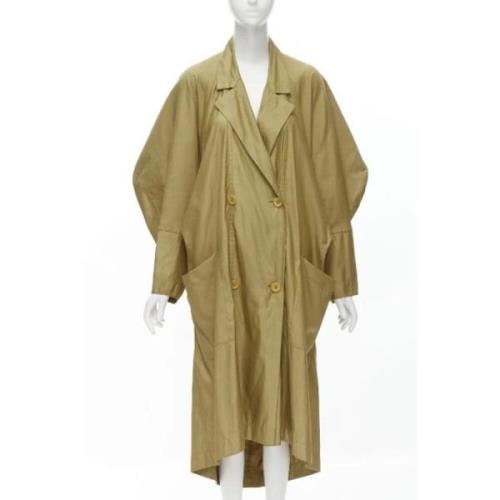 Pre-owned Beige Stoff Issey Miyake Coat