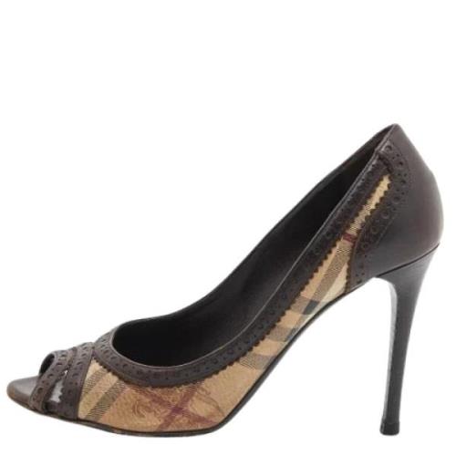 Pre-owned Beige belagt lerret Burberry Heels