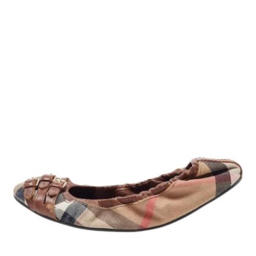 Pre-owned Brunt lerret Burberry Flats