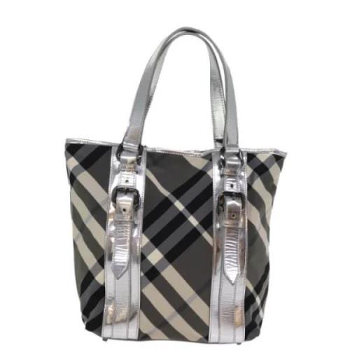 Pre-owned Fabric handbags