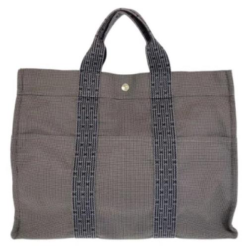 Pre-owned Canvas handbags