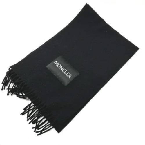 Pre-owned Wool scarves