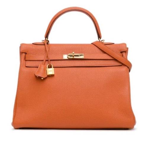 Pre-owned Leather handbags