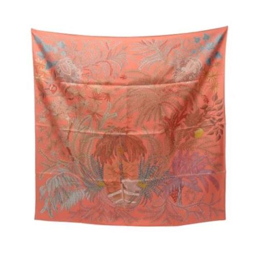 Pre-owned Silk scarves