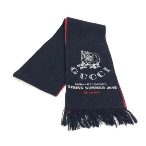 Pre-owned Wool scarves